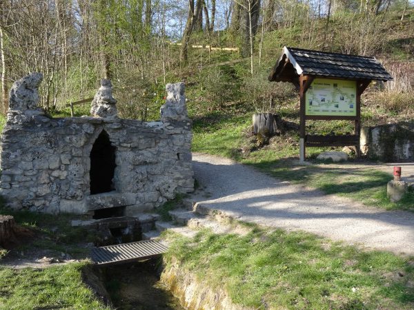 ausgebaute Unstrutquelle bei Kefferhausen
