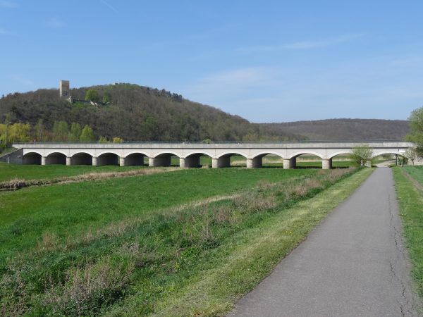 Flutbrücke der Thüringer Pforte mit Sachsenburgen