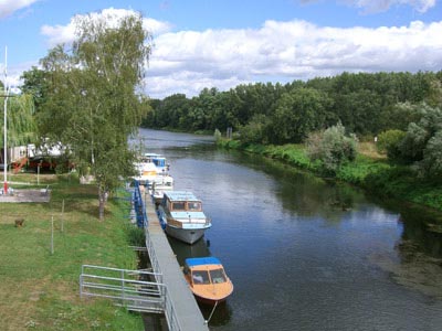 Bootsanleger in Nienburg Bootsanleger in Nienburg