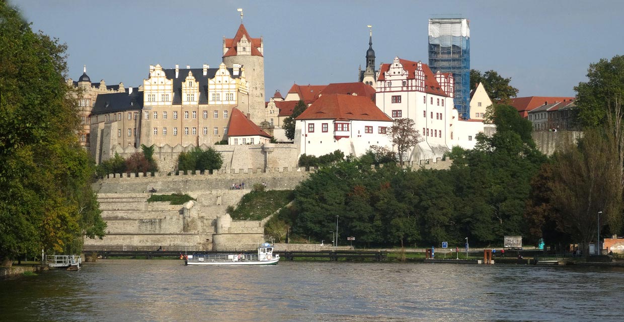 Saale und Schloss Bernburg