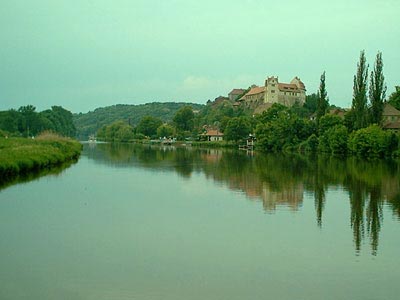 Blick zum Schloss Wettin Blick zum Schloss Wettin