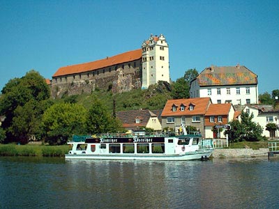 Blick zum Schloss Wettin Blick zum Schloss Wettin