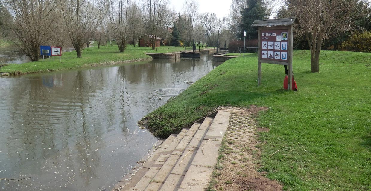 Ausstieg vor der Schleuse Ritteburg Ausstieg vor der Schleuse Ritteburg