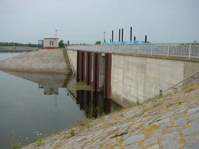 Staumauer Rückhaltebecken Straußfurt